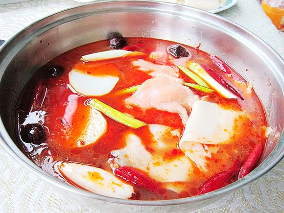 大盤雞火鍋的做法-家常味燉菜譜-易網(wǎng)健康養(yǎng)生網(wǎng) 大盤雞火鍋的做法-家常味燉菜譜