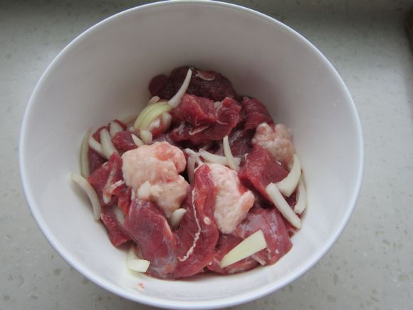 烤羊肉串的做法-香辣味烤菜譜-易網(wǎng)健康養(yǎng)生網(wǎng) 烤羊肉串的做法-香辣味烤菜譜