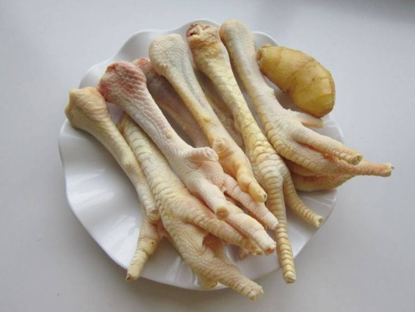 鹵水雞爪的做法-家常味鹵菜譜-易網(wǎng)<a href=http://m.aoa7937.com/ target=_blank class=infotextkey>健康養(yǎng)生</a>網(wǎng) 鹵水雞爪的做法-家常味鹵菜譜
