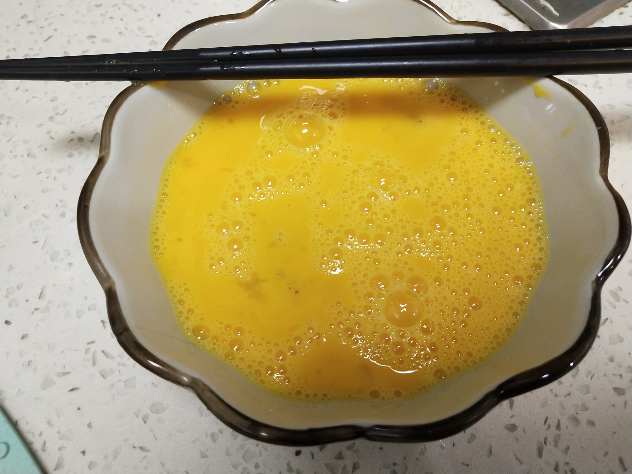 西紅柿炒雞蛋的做法-家常味炒菜譜-易網<a href=http://m.aoa7937.com/ target=_blank class=infotextkey>健康養生</a>網 西紅柿炒雞蛋的做法-家常味炒菜譜