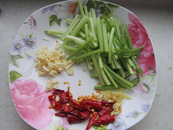 香辣魷魚須的做法-香辣味炒菜譜