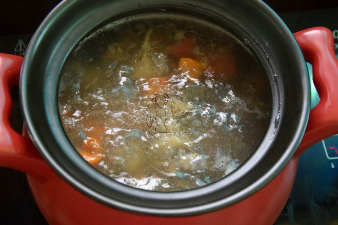 蓮藕墨魚筒骨湯的做法-家常味煲菜譜