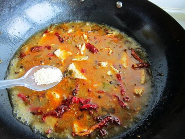 香辣酸菜肉片的做法-香辣味煮菜譜-易網(wǎng)健康養(yǎng)生網(wǎng) 香辣酸菜肉片的做法-香辣味煮菜譜