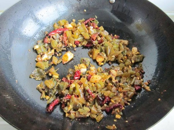 香辣酸菜肉片的做法-香辣味煮菜譜-易網(wǎng)健康養(yǎng)生網(wǎng) 香辣酸菜肉片的做法-香辣味煮菜譜