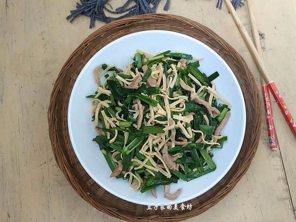炒肉絲韭菜的做法-咸鮮味炒菜譜-易網健康養生網 炒肉絲韭菜的做法-咸鮮味炒菜譜