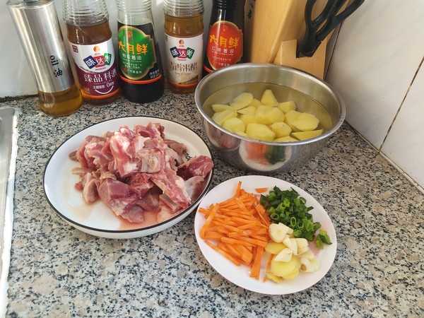 紅燒排骨燉土豆的做法-家常味燉菜譜