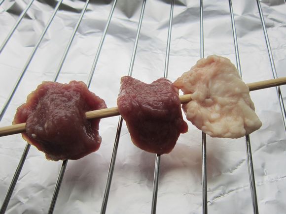 烤羊肉串的做法-香辣味烤菜譜-易網(wǎng)健康養(yǎng)生網(wǎng) 烤羊肉串的做法-香辣味烤菜譜
