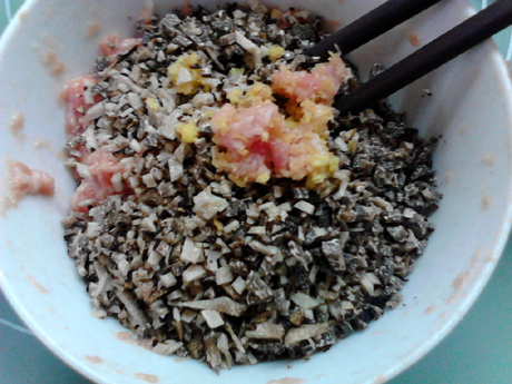 清蒸松露肉丸的做法-咸鮮味蒸菜譜-易網(wǎng)健康養(yǎng)生網(wǎng) 清蒸松露肉丸的做法-咸鮮味蒸菜譜