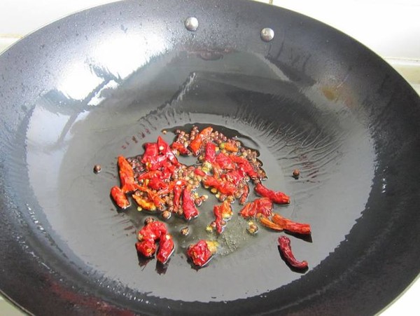 香辣酸菜肉片的做法-香辣味煮菜譜-易網(wǎng)健康養(yǎng)生網(wǎng) 香辣酸菜肉片的做法-香辣味煮菜譜