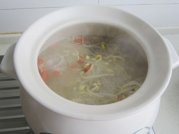 黃豆芽燉排骨的做法-咸鮮味燉菜譜