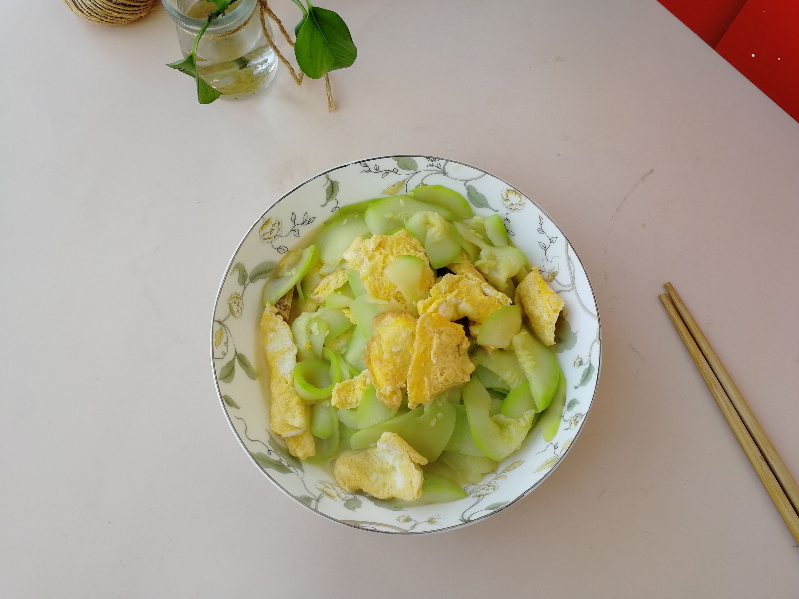 嫩西葫蘆炒雞蛋的做法-家常味炒菜譜-易網(wǎng)健康養(yǎng)生網(wǎng) 嫩西葫蘆炒雞蛋的做法-家常味炒菜譜