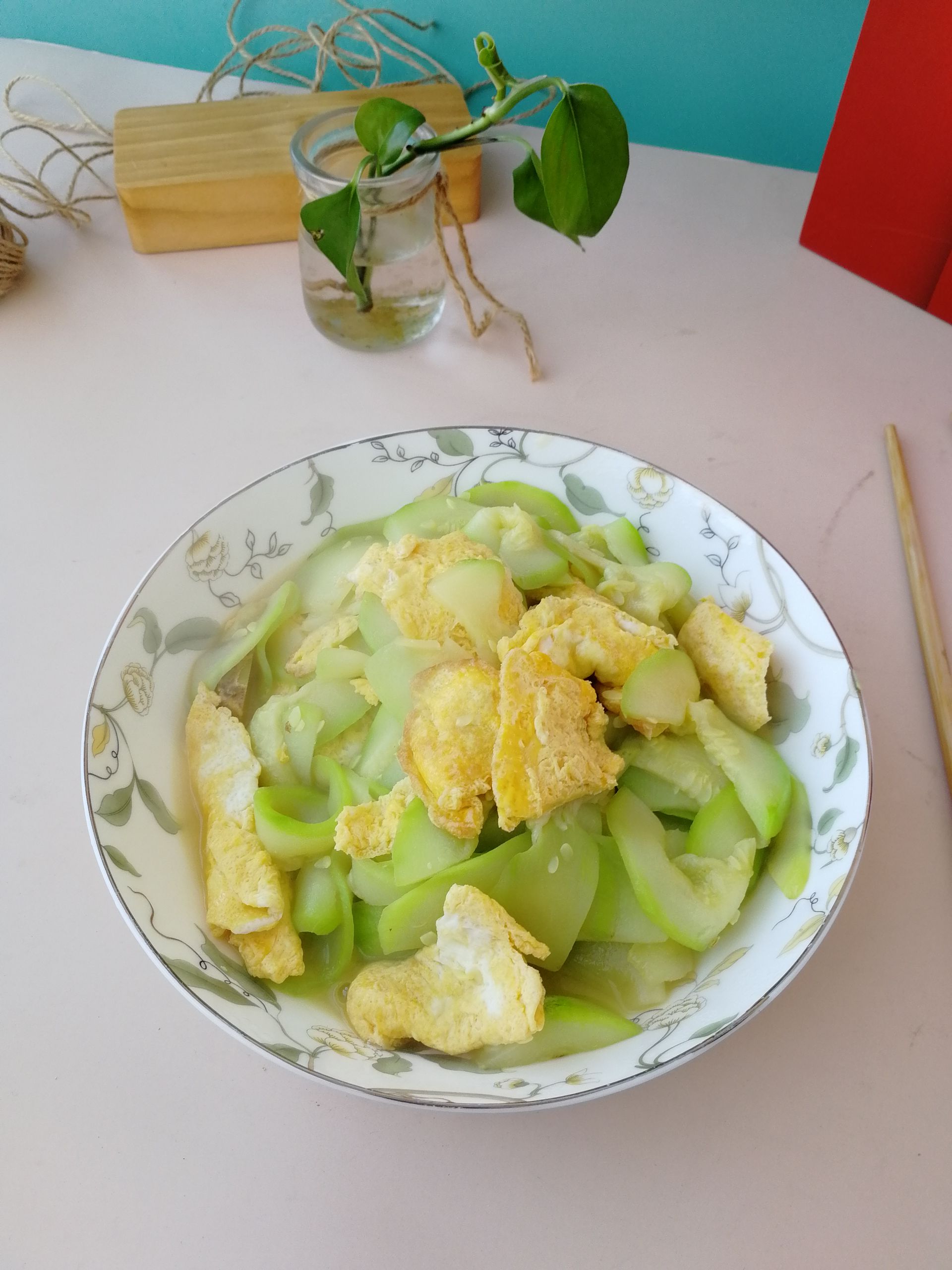 嫩西葫蘆炒雞蛋的做法-家常味炒菜譜-易網(wǎng)健康養(yǎng)生網(wǎng) 嫩西葫蘆炒雞蛋的做法-家常味炒菜譜