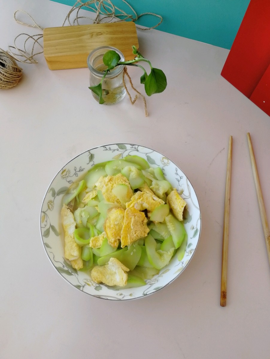 嫩西葫蘆炒雞蛋的做法-家常味炒菜譜