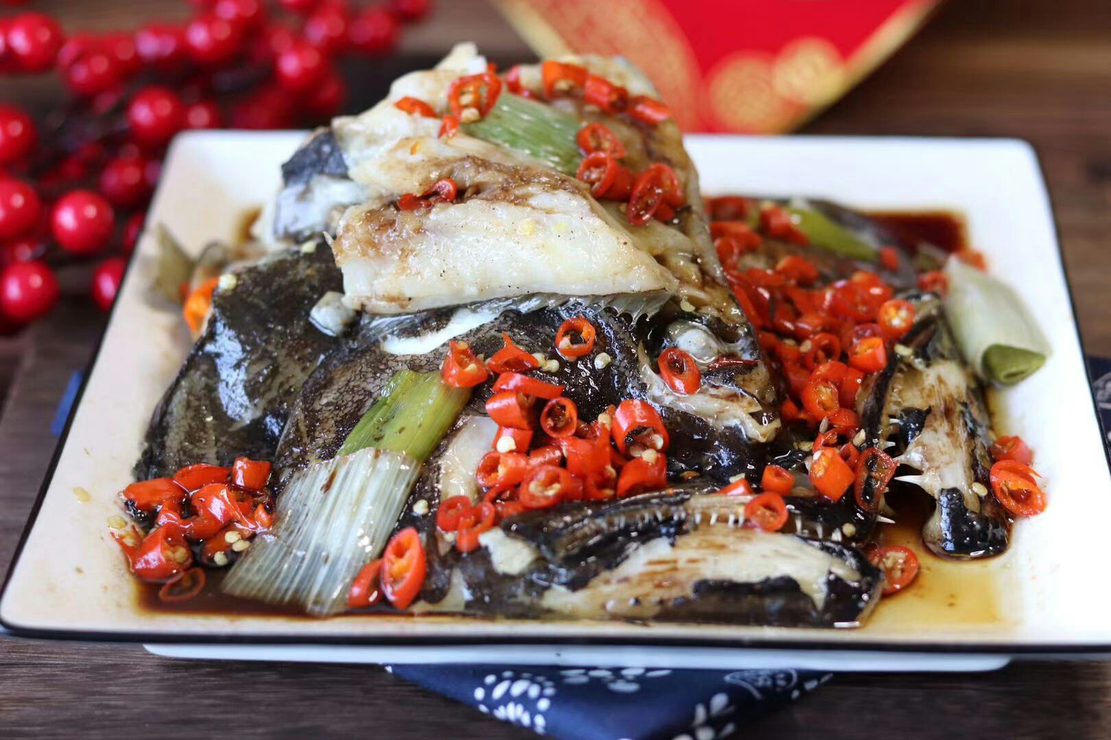 清蒸鰈魚(yú)頭的做法-家常味蒸菜譜-易網(wǎng)健康養(yǎng)生網(wǎng) 清蒸鰈魚(yú)頭的做法-家常味蒸菜譜