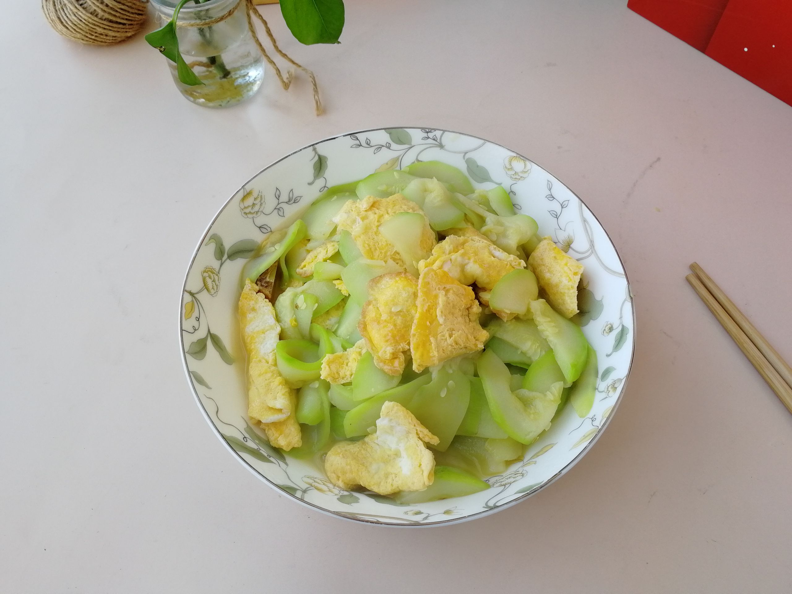 嫩西葫蘆炒雞蛋的做法-家常味炒菜譜-易網(wǎng)健康養(yǎng)生網(wǎng) 嫩西葫蘆炒雞蛋的做法-家常味炒菜譜