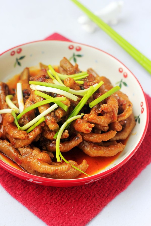 電飯煲燜雞爪的做法-麻辣味燜菜譜-易網健康養生網 電飯煲燜雞爪的做法-麻辣味燜菜譜