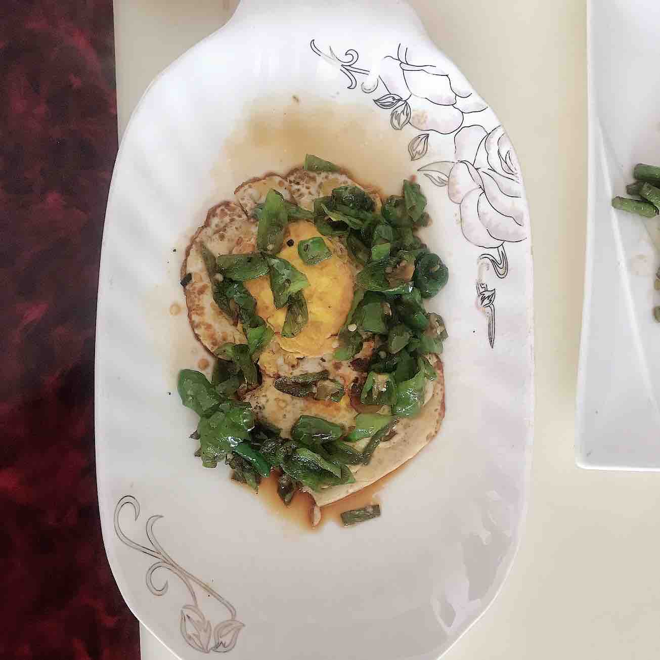 荷包蛋辣椒的做法-咸鮮味炒菜譜-易網(wǎng)健康養(yǎng)生網(wǎng) 荷包蛋辣椒的做法-咸鮮味炒菜譜