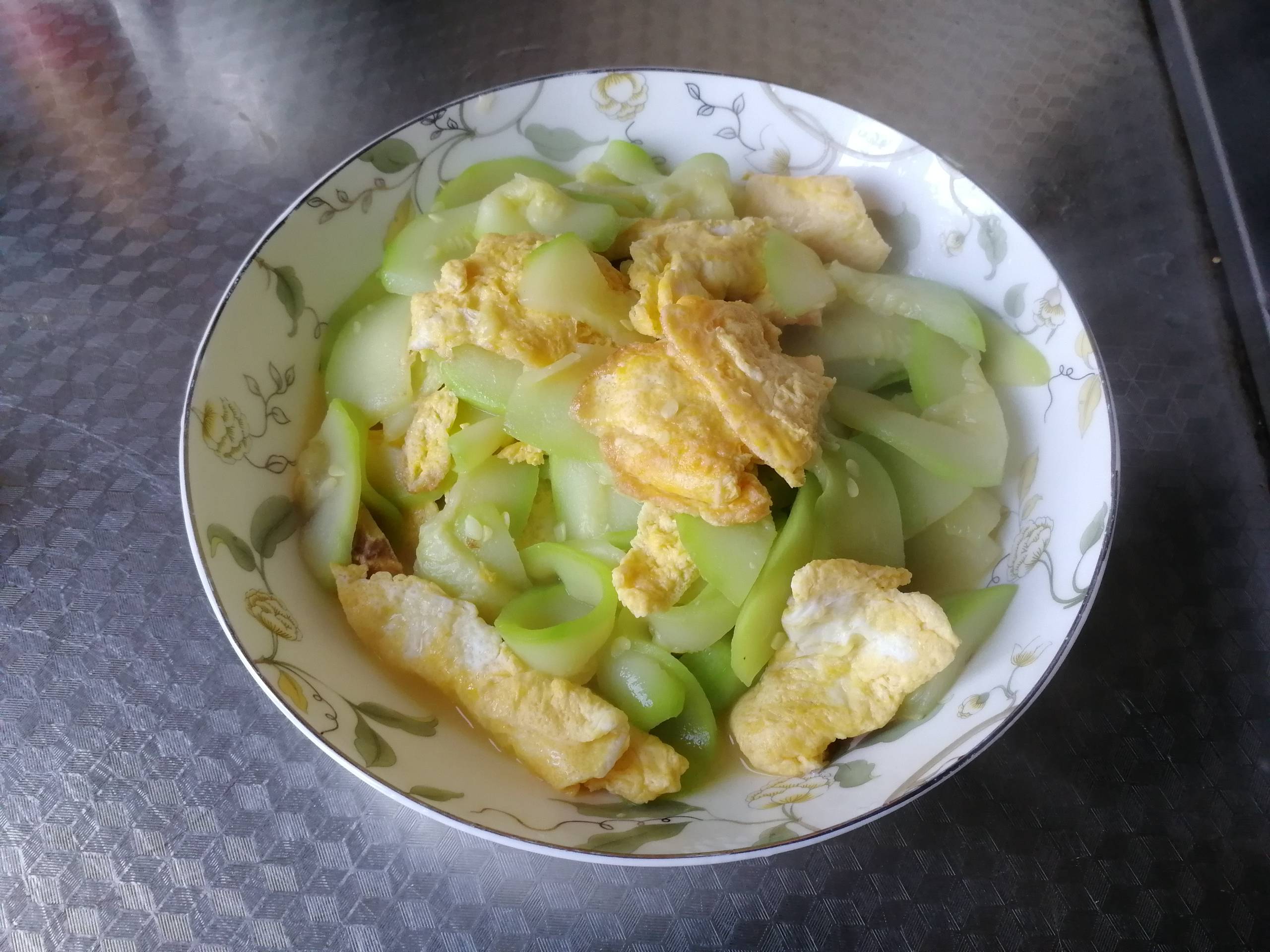 嫩西葫蘆炒雞蛋的做法-家常味炒菜譜-易網(wǎng)健康養(yǎng)生網(wǎng) 嫩西葫蘆炒雞蛋的做法-家常味炒菜譜