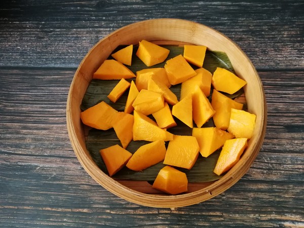 南瓜粉蒸肉的做法-家常味蒸菜譜-易網(wǎng)健康養(yǎng)生網(wǎng) 南瓜粉蒸肉的做法-家常味蒸菜譜