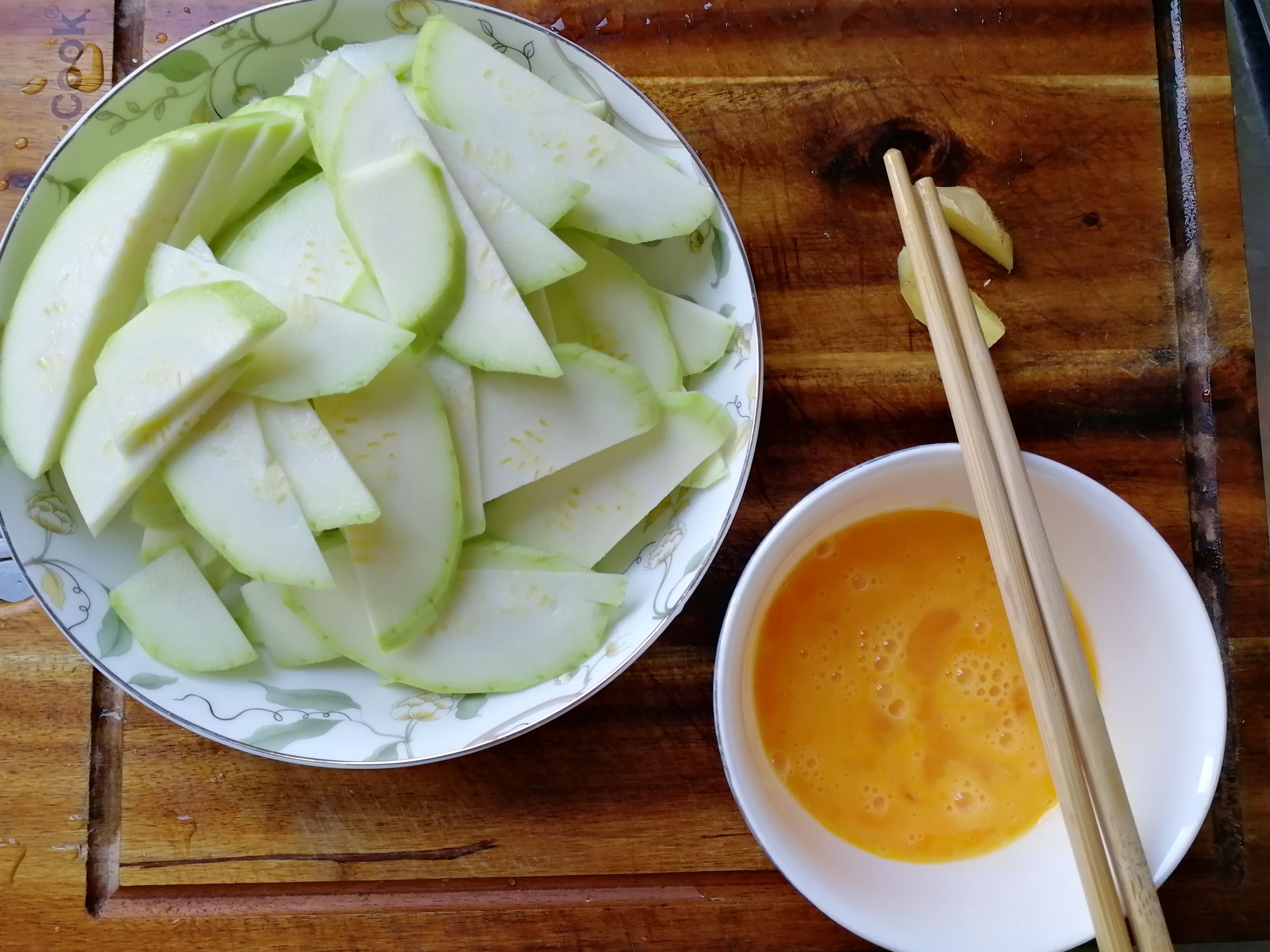 嫩西葫蘆炒雞蛋的做法-家常味炒菜譜-易網(wǎng)<a href=http://m.aoa7937.com/ target=_blank class=infotextkey>健康養(yǎng)生</a>網(wǎng) 嫩西葫蘆炒雞蛋的做法-家常味炒菜譜