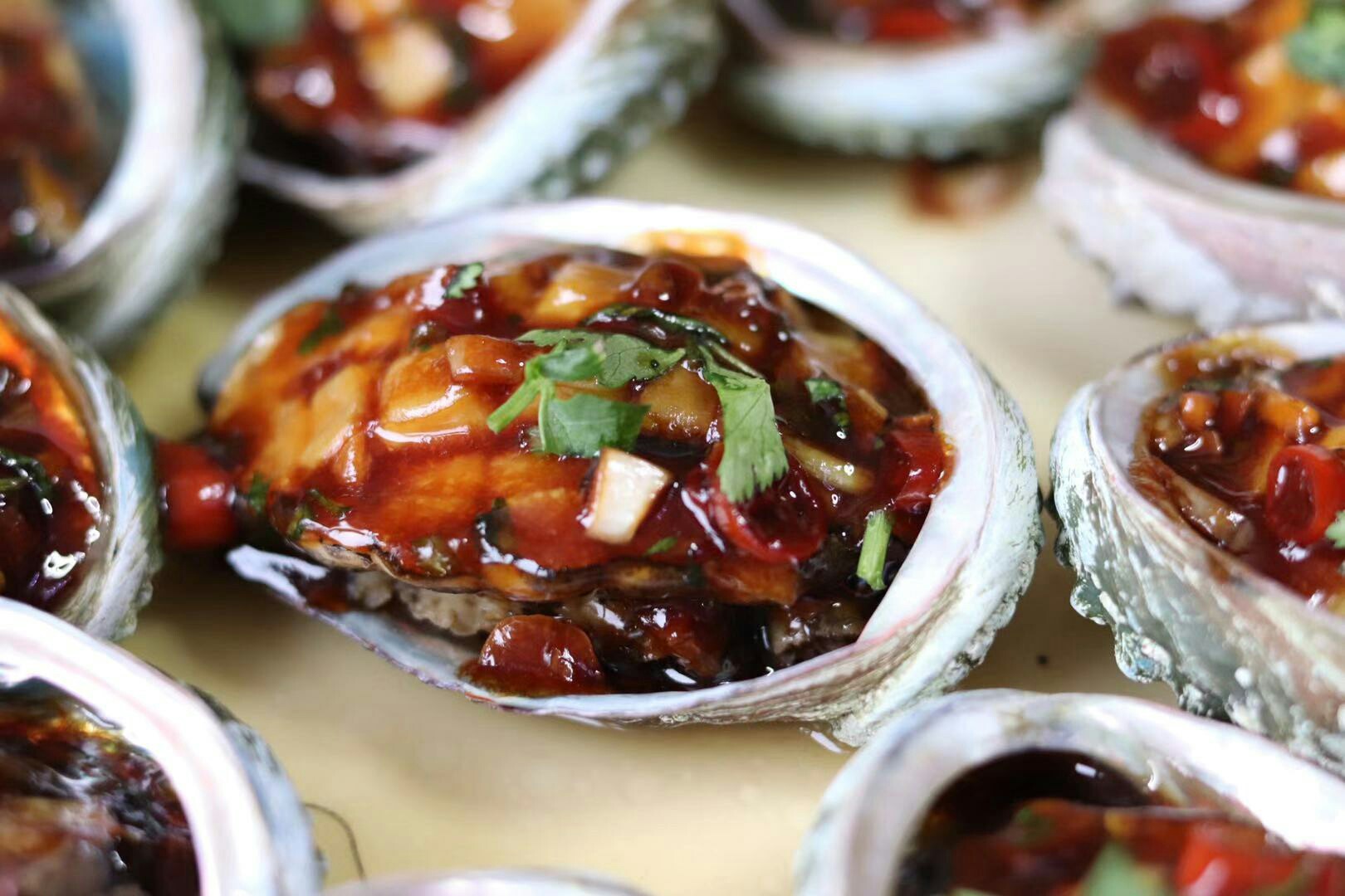 澆汁鮑魚的做法-咸鮮味蒸菜譜-易網(wǎng)健康養(yǎng)生網(wǎng) 澆汁鮑魚的做法-咸鮮味蒸菜譜