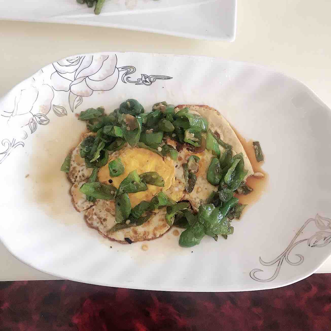荷包蛋辣椒的做法-咸鮮味炒菜譜-易網(wǎng)健康養(yǎng)生網(wǎng) 荷包蛋辣椒的做法-咸鮮味炒菜譜