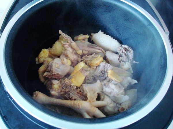 電飯煲荸薺燉雞的做法-家常味燉菜譜-易網健康養生網 電飯煲荸薺燉雞的做法-家常味燉菜譜