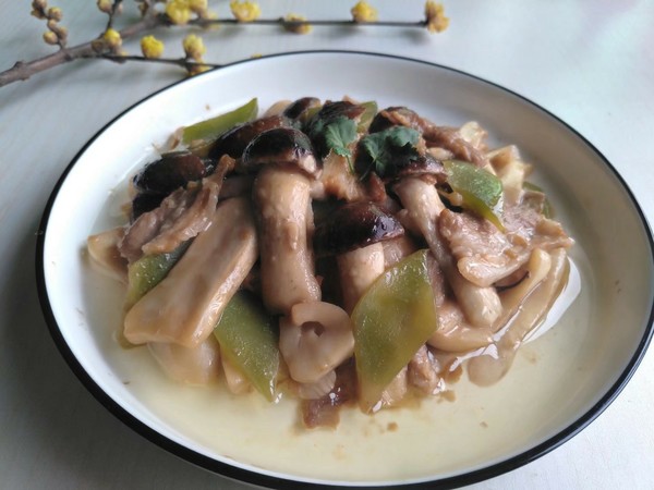 蓋頭蘑菇炒肉片的做法-咸鮮味炒菜譜-易網健康養生網 蓋頭蘑菇炒肉片的做法-咸鮮味炒菜譜