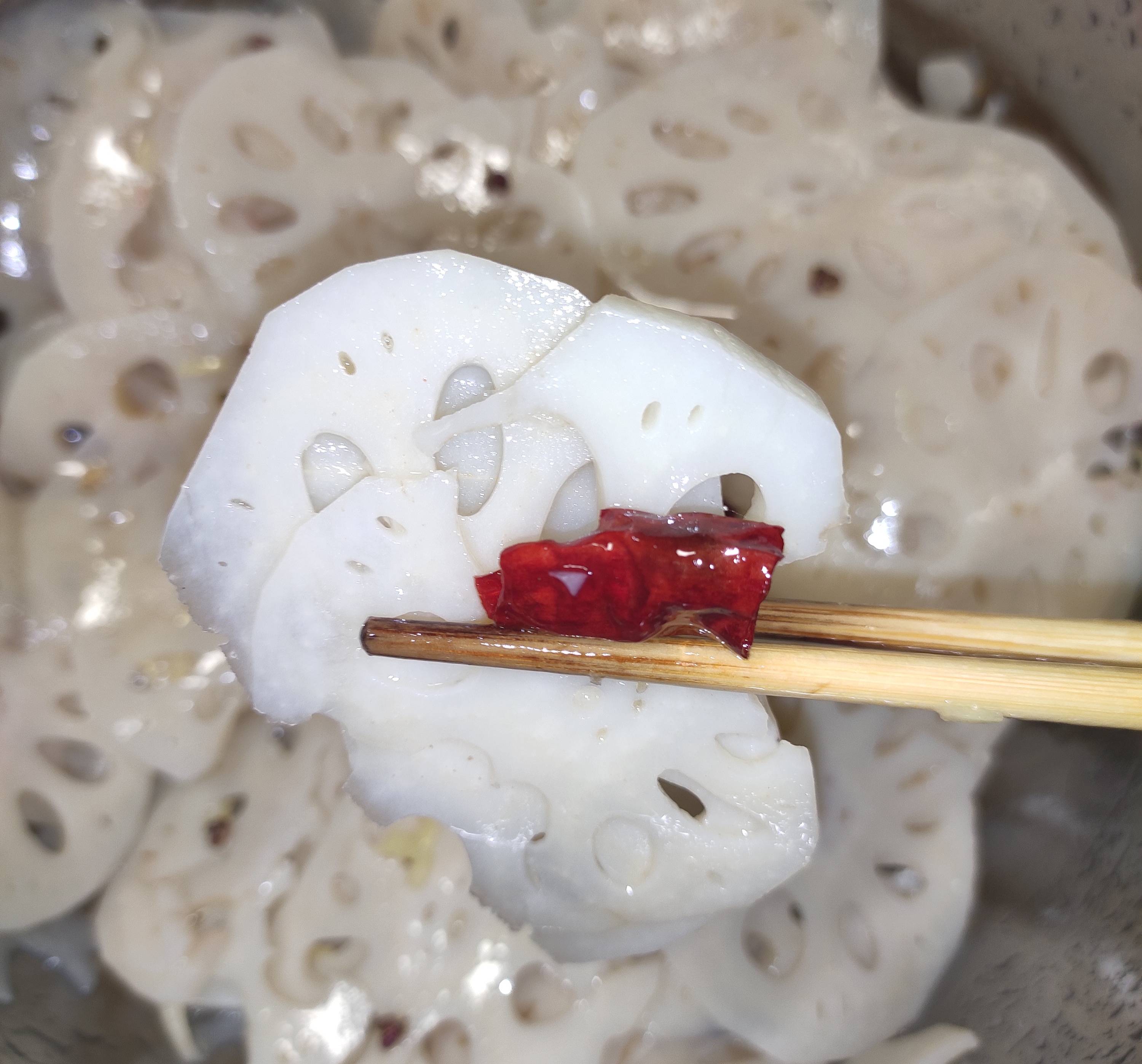 熗拌蓮藕的做法-酸辣味拌菜譜-易網(wǎng)健康養(yǎng)生網(wǎng) 熗拌蓮藕的做法-酸辣味拌菜譜