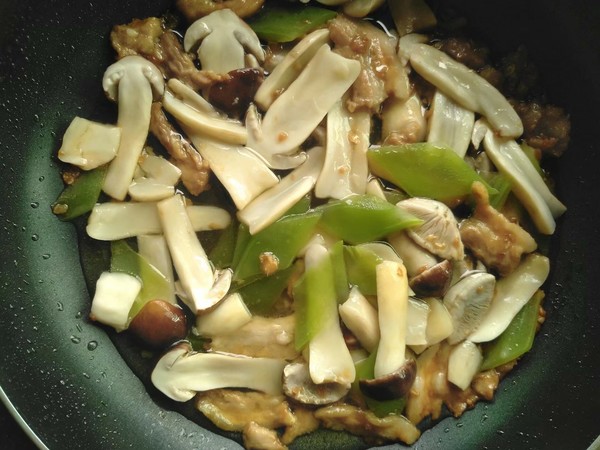 蓋頭蘑菇炒肉片的做法-咸鮮味炒菜譜