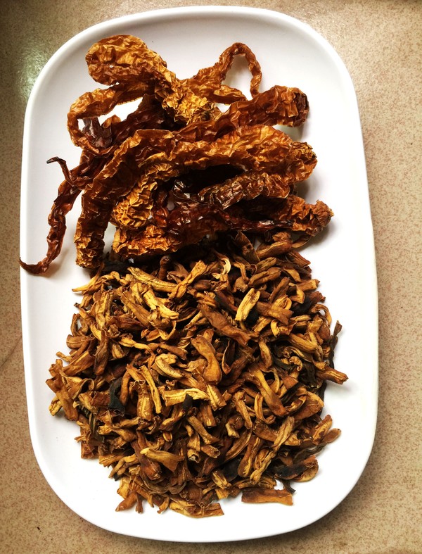 干豆角炒臘肉的做法-咸鮮味燉菜譜-易網<a href=http://m.aoa7937.com/ target=_blank class=infotextkey>健康養生</a>網 干豆角炒臘肉的做法-咸鮮味燉菜譜