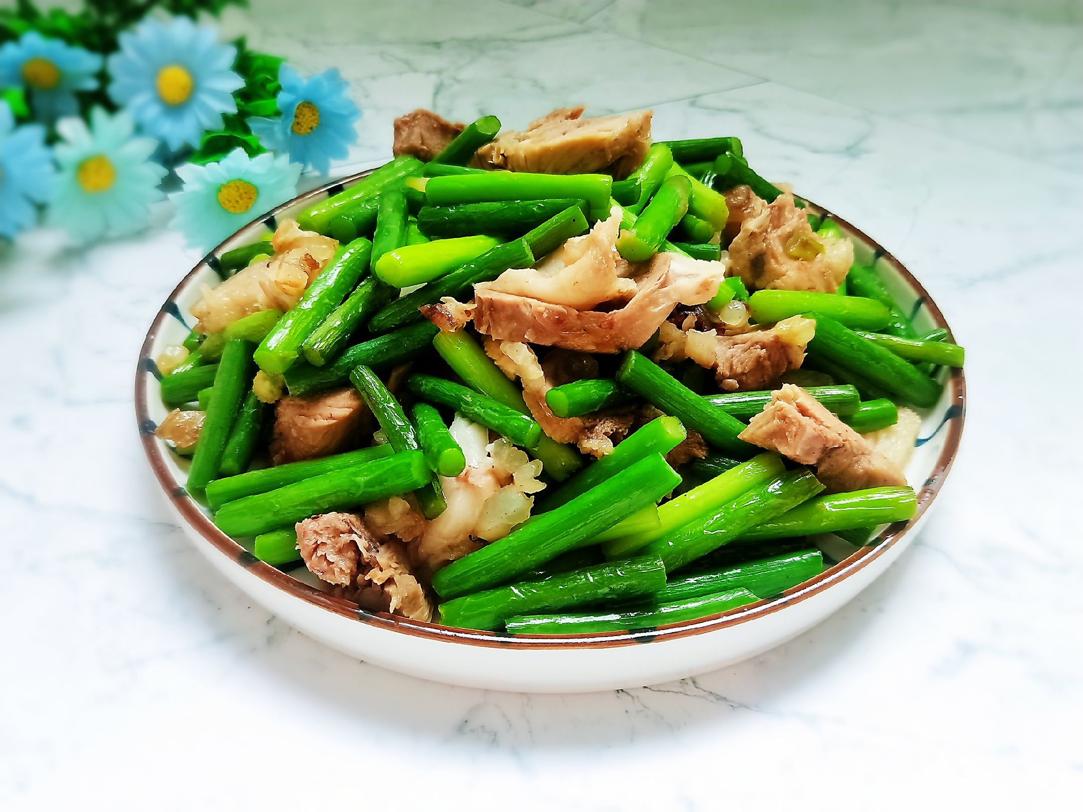 白肉炒蒜苔的做法-家常味炒菜譜-易網健康養生網 白肉炒蒜苔的做法-家常味炒菜譜