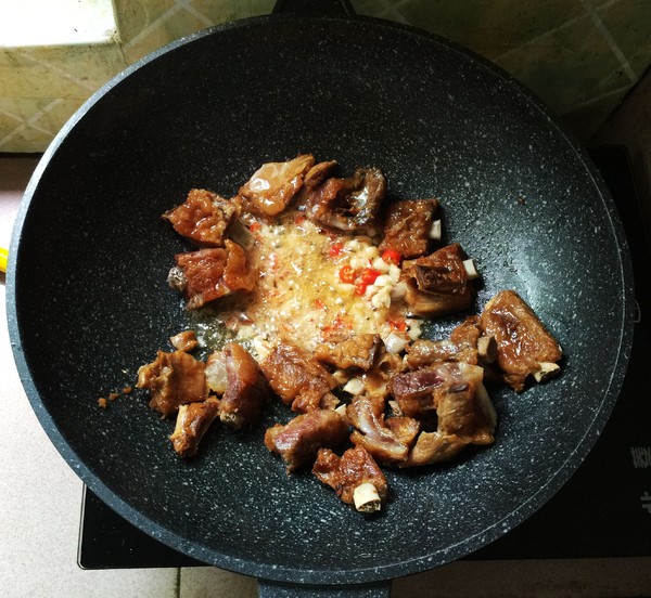 香辣臘排骨的做法-香辣味炒菜譜-易網健康養生網 香辣臘排骨的做法-香辣味炒菜譜