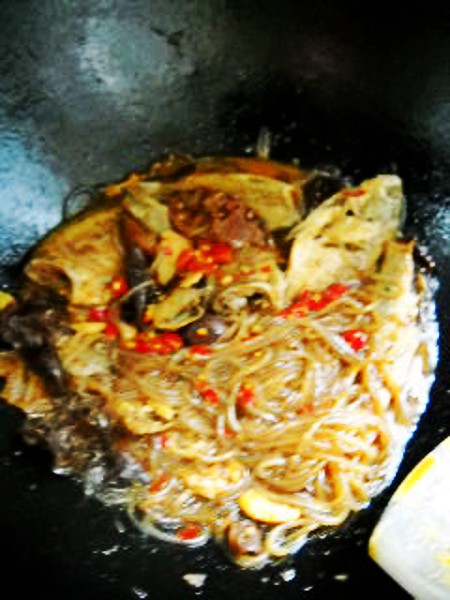 薯粉燉鯽魚的做法-咸鮮味燉菜譜