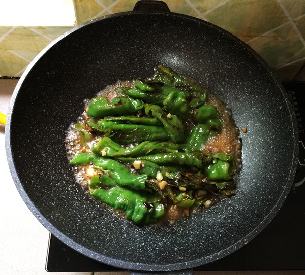 虎皮青椒的做法-酸辣味炒菜譜-易網健康養生網 虎皮青椒的做法-酸辣味炒菜譜