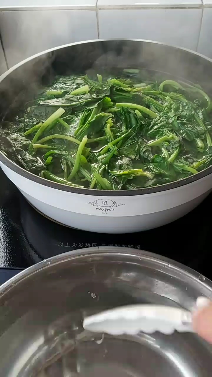 菠菜拌蛤蜊的做法-家常味拌菜譜