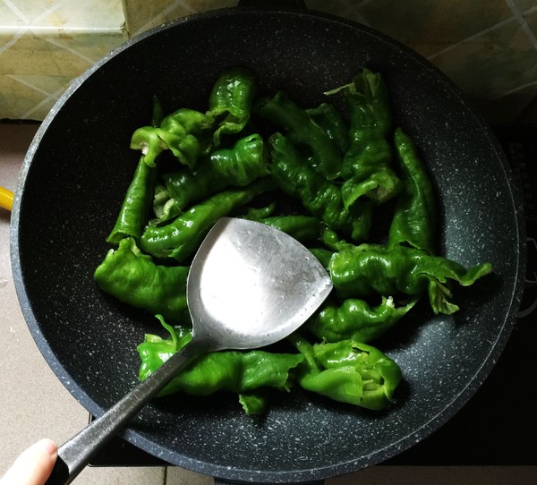 虎皮青椒的做法-酸辣味炒菜譜-易網健康養生網 虎皮青椒的做法-酸辣味炒菜譜