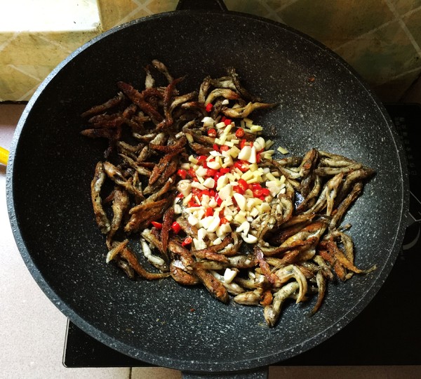 香辣小魚仔的做法-咸鮮味燒菜譜-易網(wǎng)健康養(yǎng)生網(wǎng) 香辣小魚仔的做法-咸鮮味燒菜譜