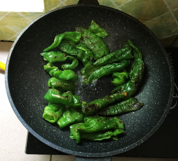 虎皮青椒的做法-酸辣味炒菜譜-易網健康養生網 虎皮青椒的做法-酸辣味炒菜譜