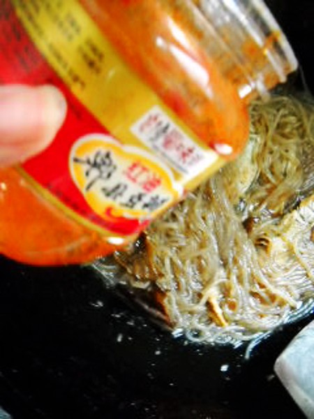 薯粉燉鯽魚的做法-咸鮮味燉菜譜