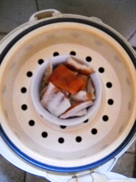 臘肉皮燉胡蘿卜的做法-咸鮮味燉菜譜