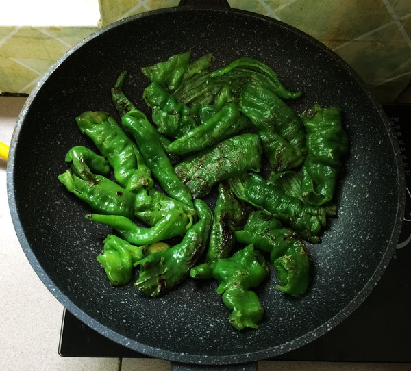 虎皮青椒的做法-酸辣味炒菜譜-易網健康養生網 虎皮青椒的做法-酸辣味炒菜譜