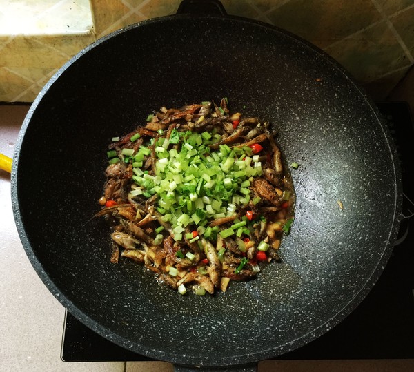 香辣小魚仔的做法-咸鮮味燒菜譜-易網(wǎng)健康養(yǎng)生網(wǎng) 香辣小魚仔的做法-咸鮮味燒菜譜