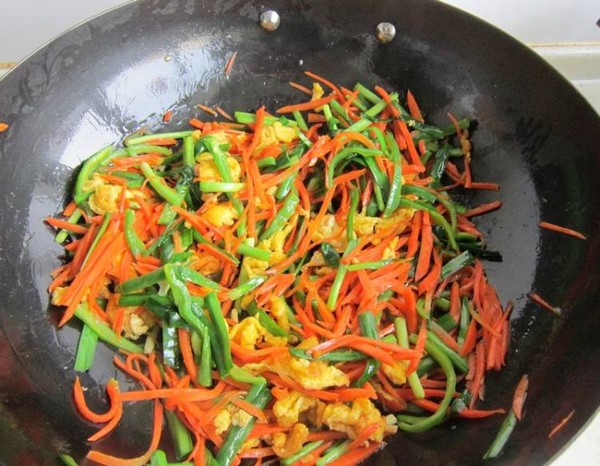 韭菜胡蘿卜炒雞蛋的做法-家常味炒菜譜-易網健康養生網 韭菜胡蘿卜炒雞蛋的做法-家常味炒菜譜