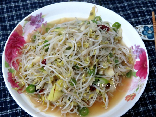 爆炒綠豆芽的做法-家常味炒菜譜-易網(wǎng)健康養(yǎng)生網(wǎng) 爆炒綠豆芽的做法-家常味炒菜譜