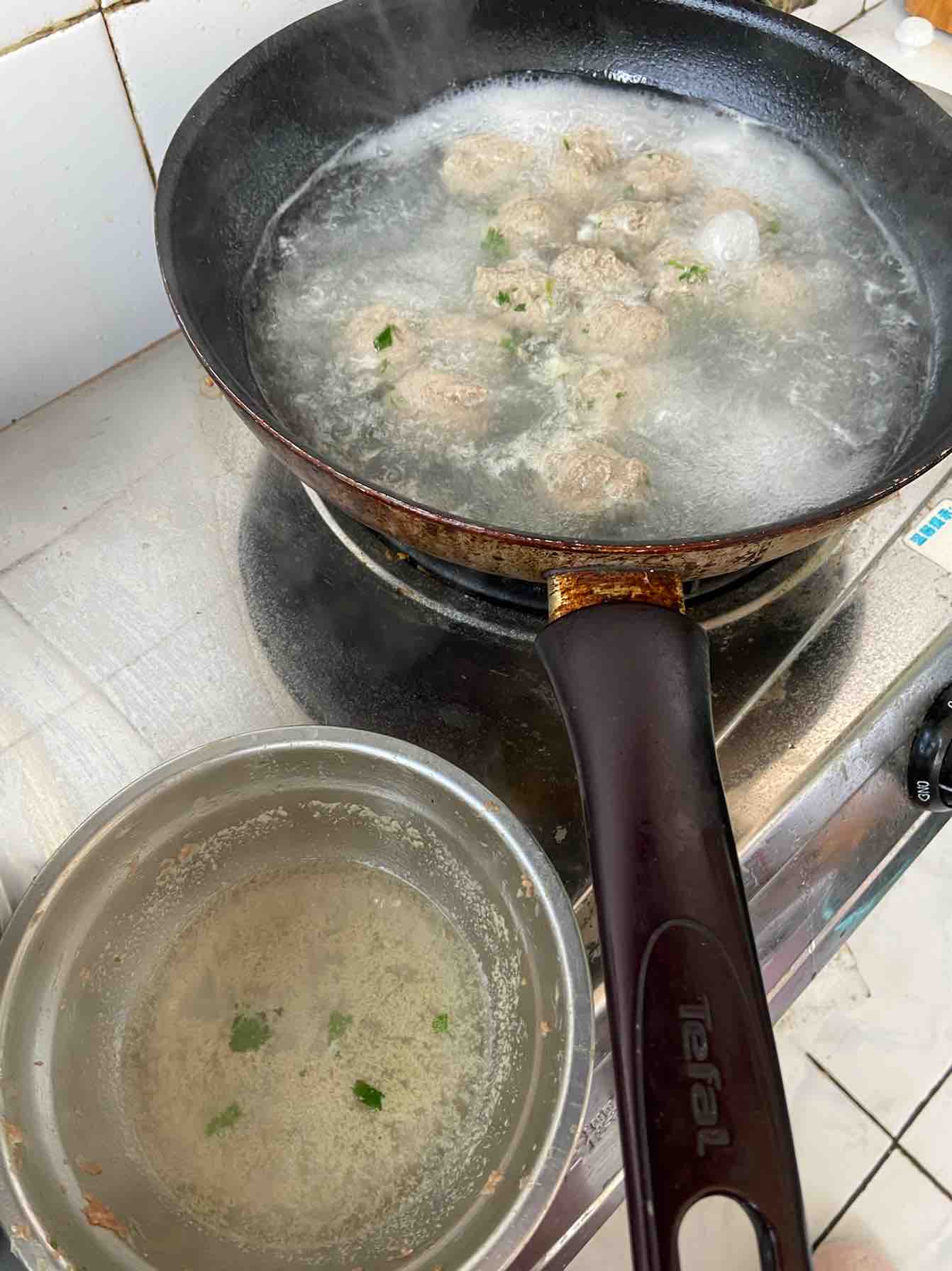 牛肉丸子湯的做法-咸鮮味煮菜譜-易網健康養生網 牛肉丸子湯的做法-咸鮮味煮菜譜