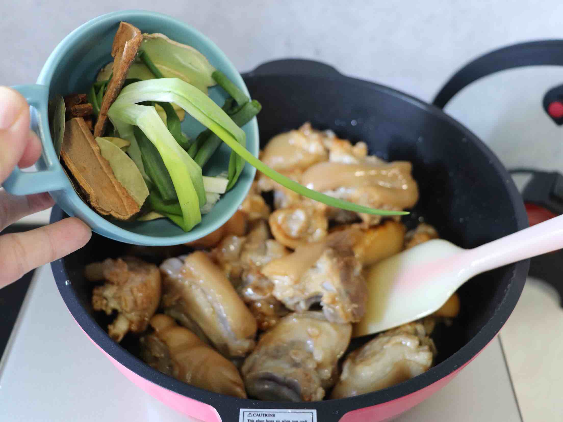 簡單易學的美味紅燒豬蹄的做法-家常味燒菜譜-易網健康養生網 簡單易學的美味紅燒豬蹄的做法-家常味燒菜譜