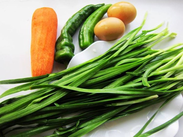 韭菜胡蘿卜炒雞蛋的做法-家常味炒菜譜-易網<a href=http://m.aoa7937.com/ target=_blank class=infotextkey>健康養生</a>網 韭菜胡蘿卜炒雞蛋的做法-家常味炒菜譜