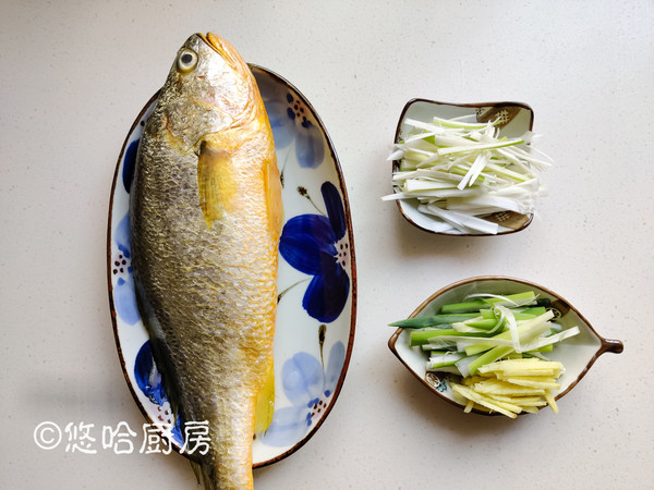 清蒸大黃魚的做法-家常味蒸菜譜-易網(wǎng)<a href=http://m.aoa7937.com/ target=_blank class=infotextkey>健康養(yǎng)生</a>網(wǎng) 清蒸大黃魚的做法-家常味蒸菜譜