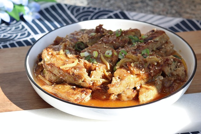 家常燴魚餅的做法-家常味炒菜譜-易網(wǎng)健康養(yǎng)生網(wǎng) 家常燴魚餅的做法-家常味炒菜譜